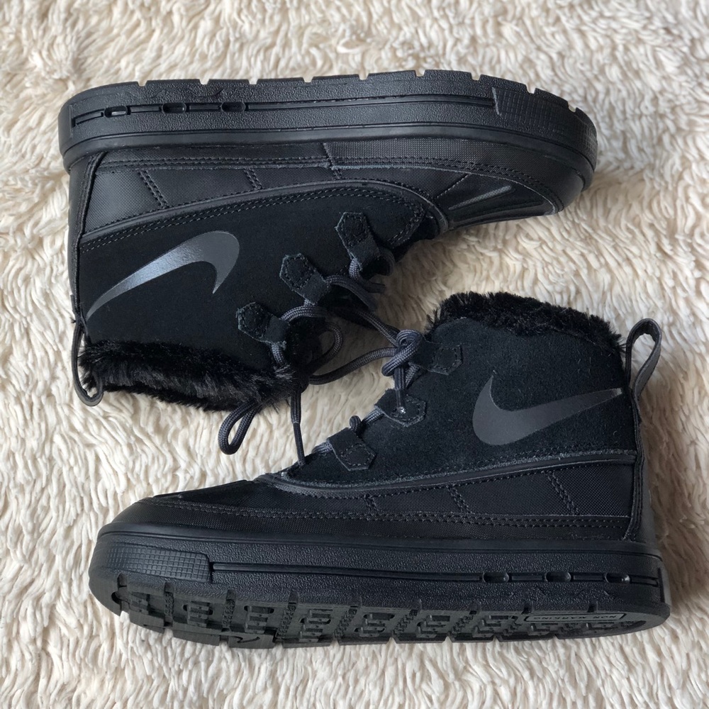 NWOT Nike Woodside Chukka 2 boots size 1Y